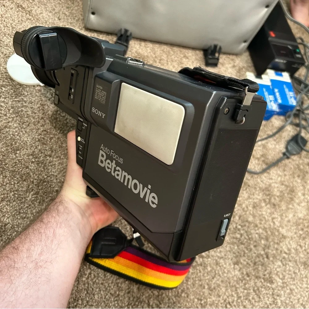 Sony Betamovie BMC-200 BetaMax Camcorder With RARE CASE + EXTRAS - UNTESTED